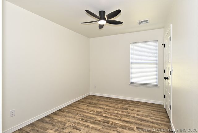 215 W 40th Place, Sand Springs, OK 74063