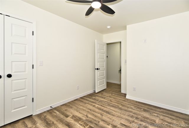 215 W 40th Place, Sand Springs, OK 74063