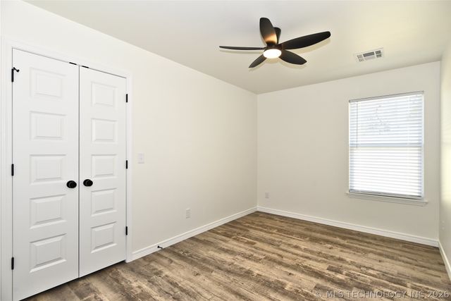 215 W 40th Place, Sand Springs, OK 74063