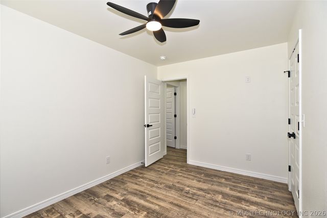 215 W 40th Place, Sand Springs, OK 74063