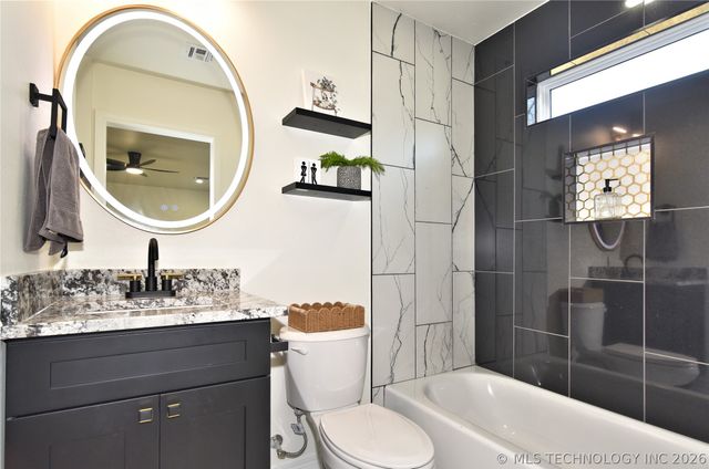 215 W 40th Place, Sand Springs, OK 74063