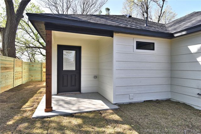215 W 40th Place, Sand Springs, OK 74063