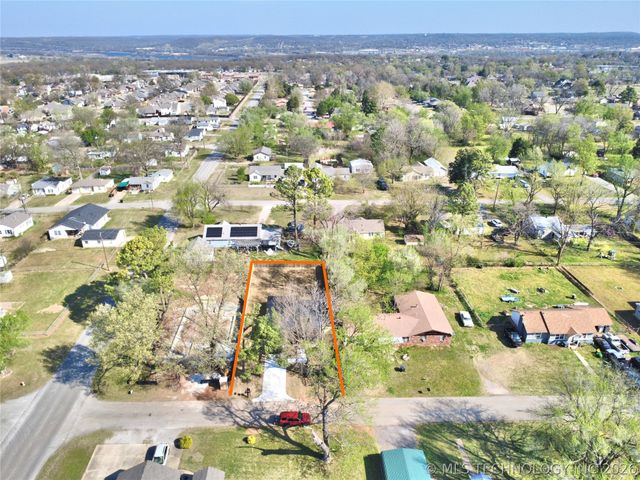 215 W 40th Place, Sand Springs, OK 74063