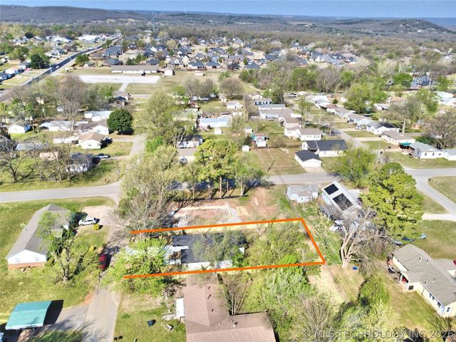 215 W 40th Place, Sand Springs, OK 74063