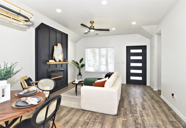 215 W 40th Place, Sand Springs, OK 74063