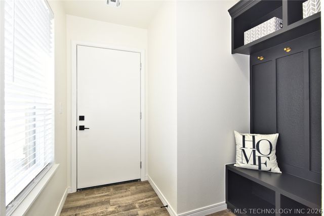 215 W 40th Place, Sand Springs, OK 74063