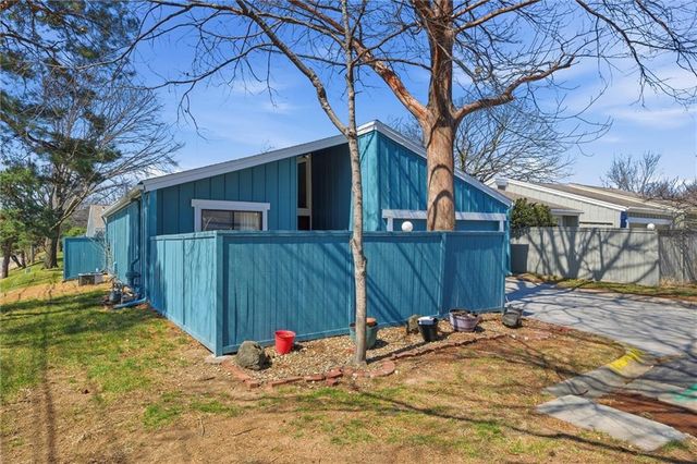 12015 W 82nd Terrace, Lenexa, KS 66215