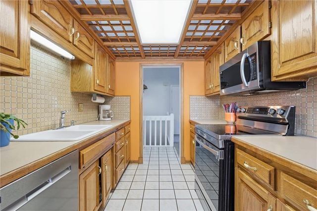 12015 W 82nd Terrace, Lenexa, KS 66215