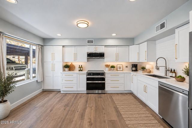 4925 N 73RD Street 16, Scottsdale, AZ 85251