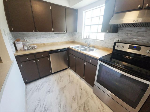 14422 REUTER STRASSE CIRCLE 112, Tampa, FL 33613