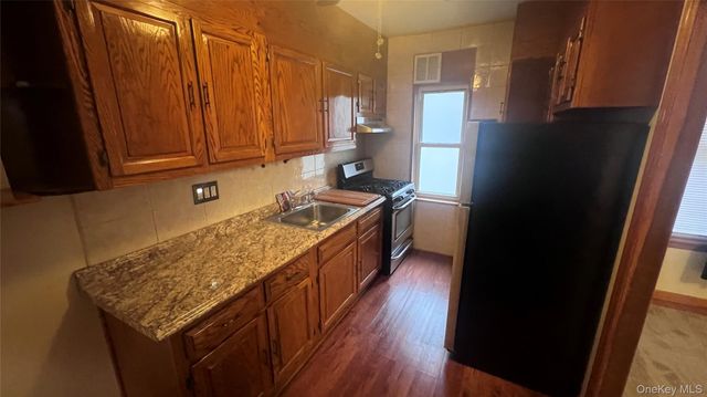 4138 49th Street 2R, Sunnyside, NY 11104