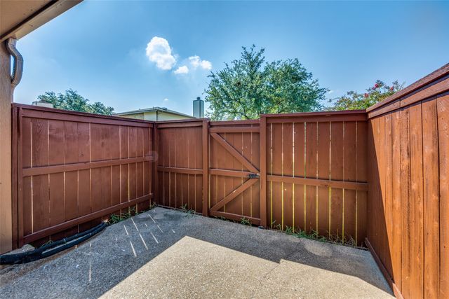 10 W Meadow Lane, Bedford, TX 76021