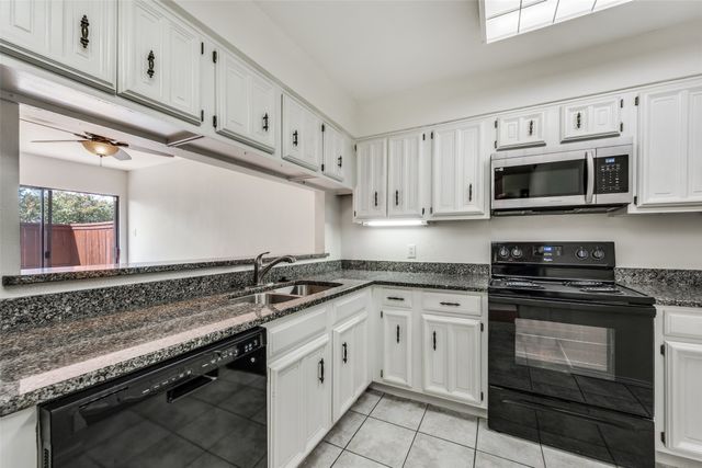 10 W Meadow Lane, Bedford, TX 76021
