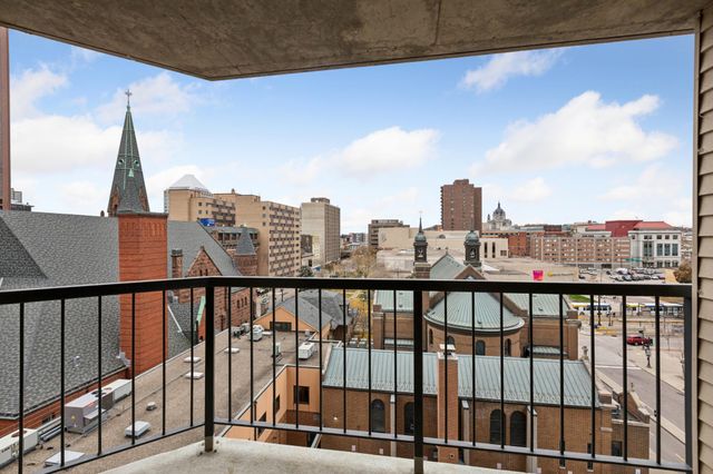 78 10th Street E 806, Saint Paul, MN 55101