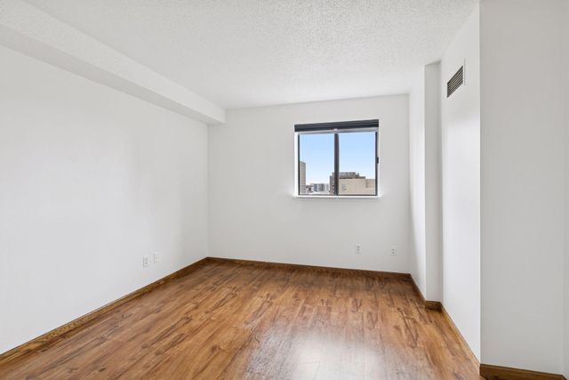 78 10th Street E 806, Saint Paul, MN 55101