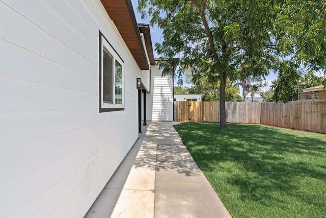 1160 Erica St, Escondido, CA 92027