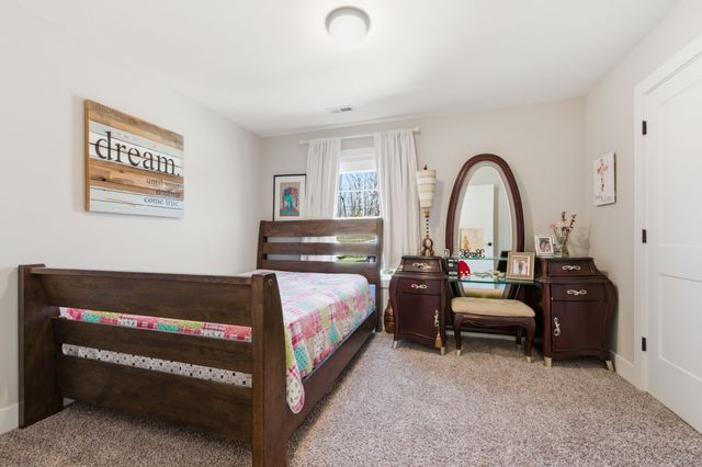 27 Sycamore Rdg, W, Burns, TN 37029