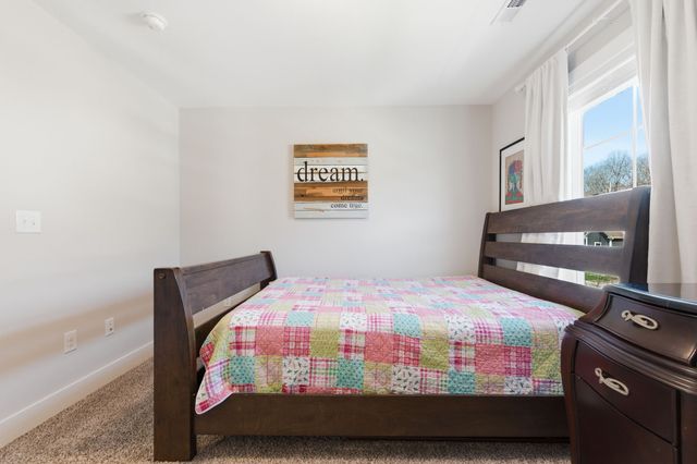 27 Sycamore Rdg, W, Burns, TN 37029