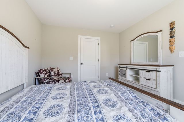 27 Sycamore Rdg, W, Burns, TN 37029