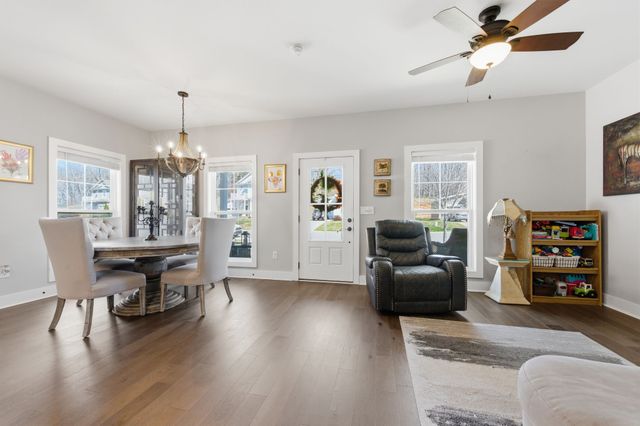 27 Sycamore Rdg, W, Burns, TN 37029