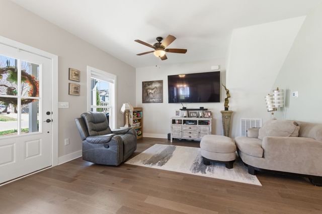 27 Sycamore Rdg, W, Burns, TN 37029