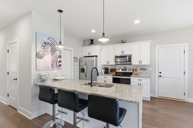 27 Sycamore Rdg, W, Burns, TN 37029