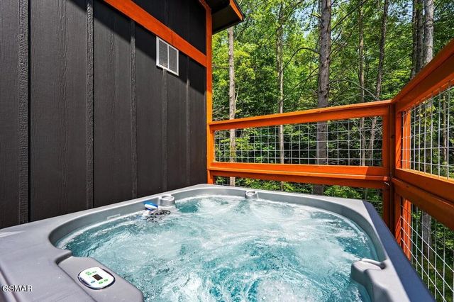 450 Winfield Heights Road, Gatlinburg, TN 37738