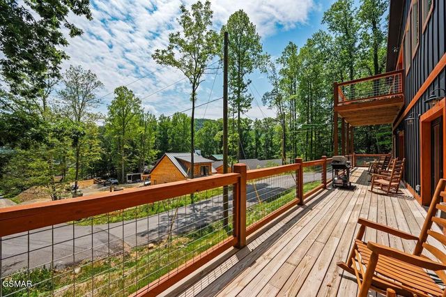 450 Winfield Heights Road, Gatlinburg, TN 37738