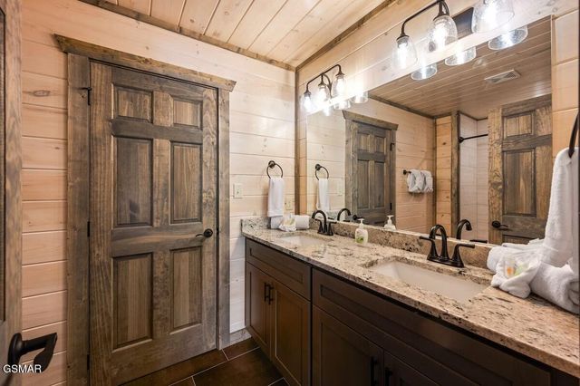 450 Winfield Heights Road, Gatlinburg, TN 37738