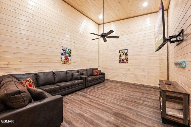 450 Winfield Heights Road, Gatlinburg, TN 37738