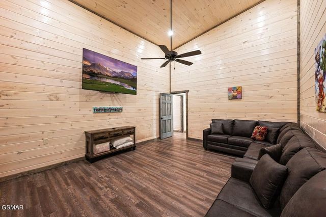 450 Winfield Heights Road, Gatlinburg, TN 37738