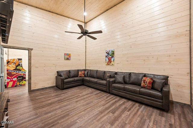 450 Winfield Heights Road, Gatlinburg, TN 37738