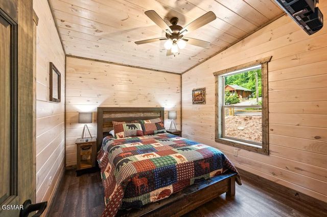 450 Winfield Heights Road, Gatlinburg, TN 37738