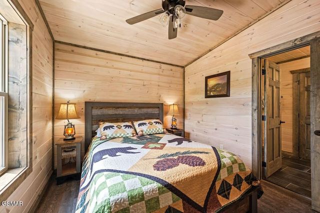450 Winfield Heights Road, Gatlinburg, TN 37738