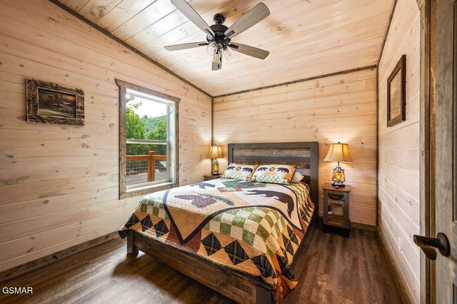 450 Winfield Heights Road, Gatlinburg, TN 37738