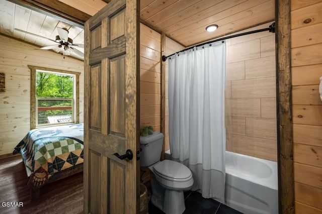 450 Winfield Heights Road, Gatlinburg, TN 37738