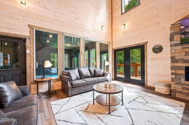 450 Winfield Heights Road, Gatlinburg, TN 37738