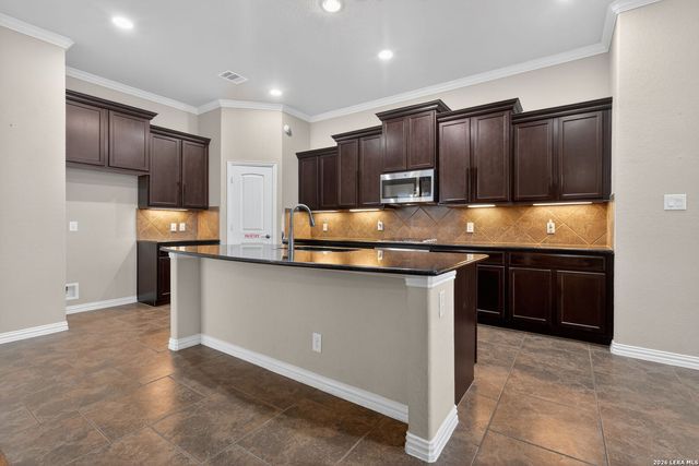 805 Raceland Rd., San Antonio, TX 78245