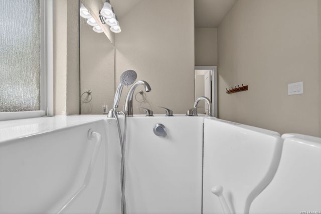 805 Raceland Rd., San Antonio, TX 78245