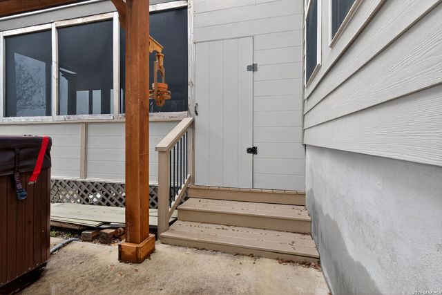 805 Raceland Rd., San Antonio, TX 78245