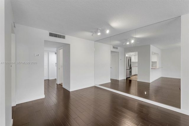 3050 NE 48th St 208, Fort Lauderdale, FL 33308