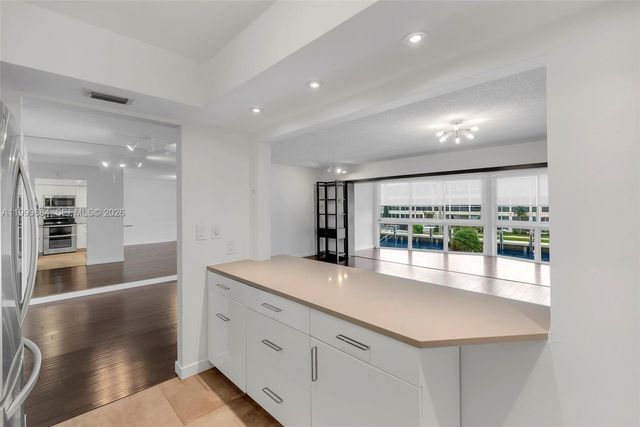 3050 NE 48th St 208, Fort Lauderdale, FL 33308