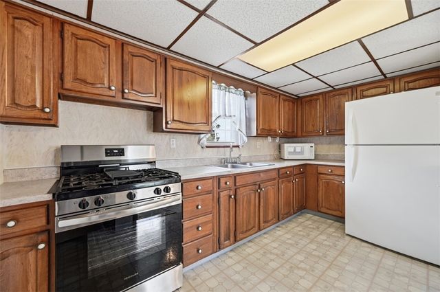 1026 McCoy Rd, Kennedy Twp, PA 15136