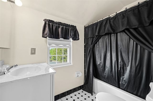 1026 McCoy Rd, Kennedy Twp, PA 15136