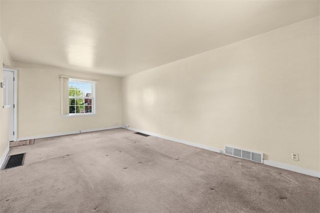1026 McCoy Rd, Kennedy Twp, PA 15136