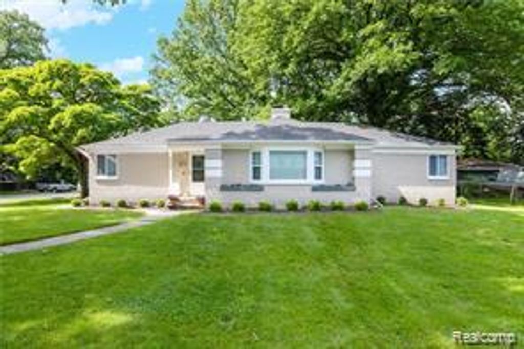 20088 Woodland Street, Harper Woods, MI 48225