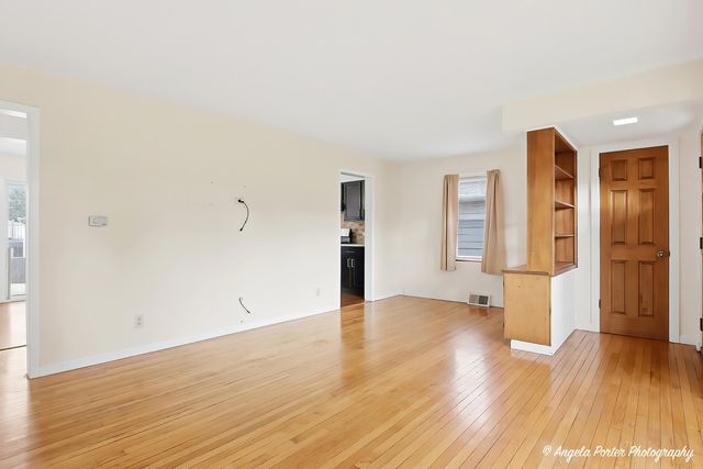 1124 Fulton Avenue, Winthrop Harbor, IL 60096