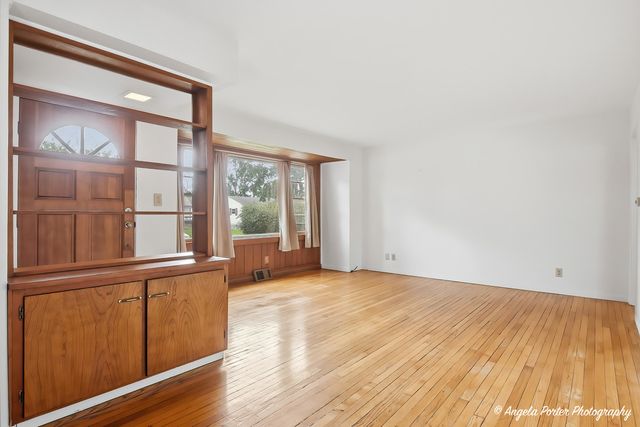 1124 Fulton Avenue, Winthrop Harbor, IL 60096