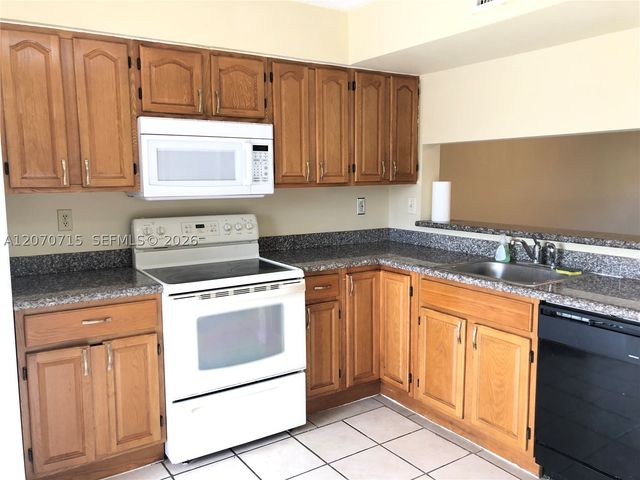 14902 SW 82nd Ln 13-206, Miami, FL 33193