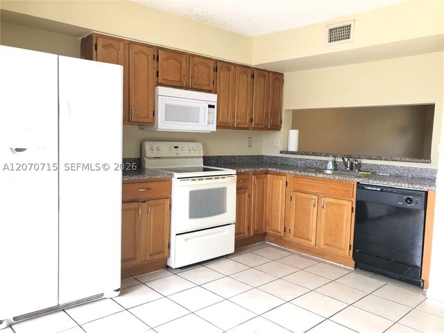 14902 SW 82nd Ln 13-206, Miami, FL 33193